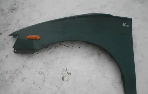 Nissan Prairie Fender