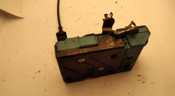 Volvo S80 Front door lock 09170045