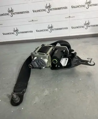 Mercedes-Benz B W246 W242 Front seatbelt 636872000A R132ZH61045