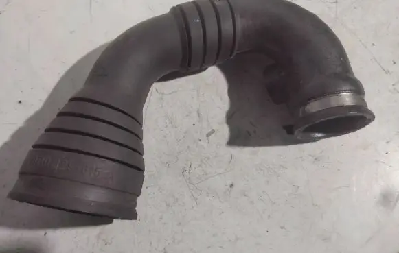 Audi A4 S4 B5 8D Air intake hose/pipe 8D0129615A