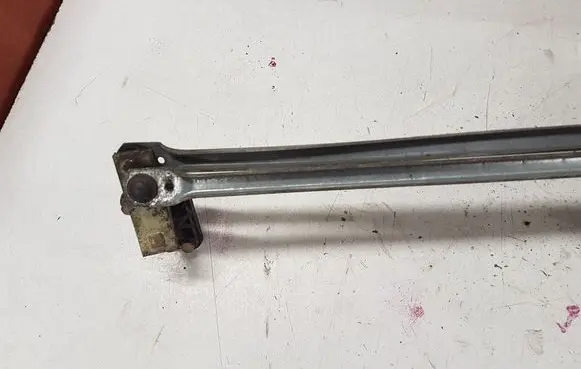 Volvo S40, V40 Front wiper linkage and motor