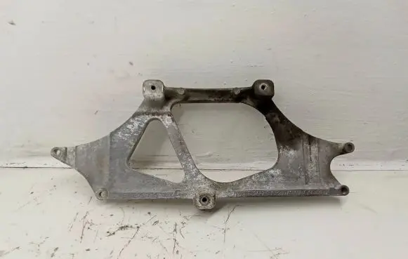 Volkswagen Crafter EGR valve cooler bracket 03L131535E V102