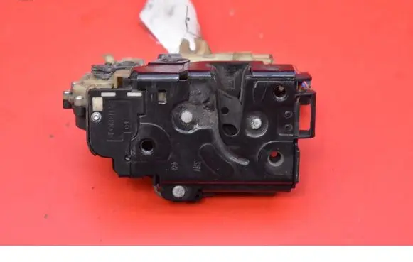 Skoda Octavia Mk2 (1Z) Front door lock 3B1837015AP