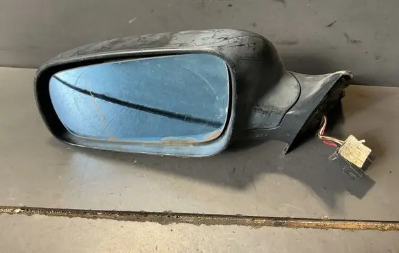 Audi A4 S4 B5 8D Front door electric wing mirror E6024740