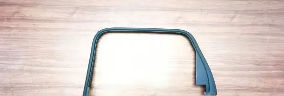 Audi Q7 4M Rear door window/glass frame 4M0867604