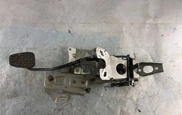 Ford Fiesta Brake pedal 8v512450ag