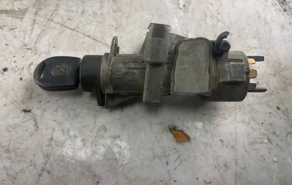 Volkswagen PASSAT B5 Ignition lock 4b0905851