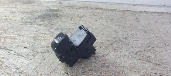 Volvo XC90 Electric window control switch 8685288
