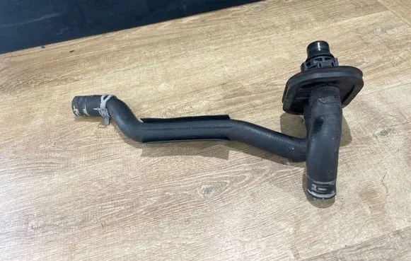 Porsche Macan (95B) Engine coolant pipe/hose 8R0122327