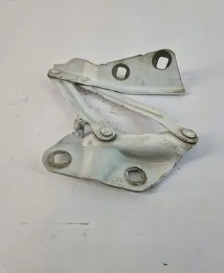 Engine bonnet/hood hinges