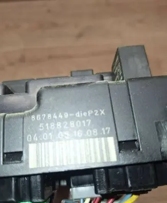 Volvo V70 Fuse module 8678449 518828017