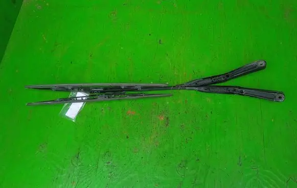 Opel Astra G Front wiper blade arm