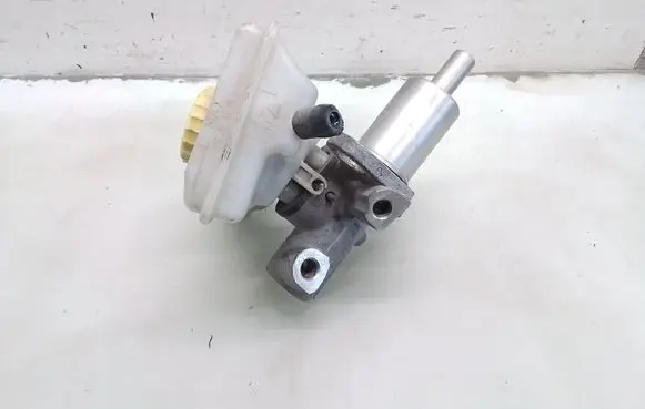 Audi A4 S4 B6 8E 8H Master brake cylinder