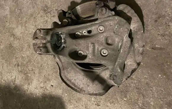 BMW 1 F20 F21 Front wheel hub spindle knuckle 6792286