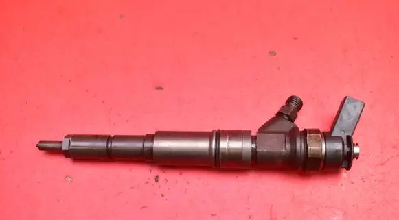 BMW 5 E60 E61 Fuel injector 7793836