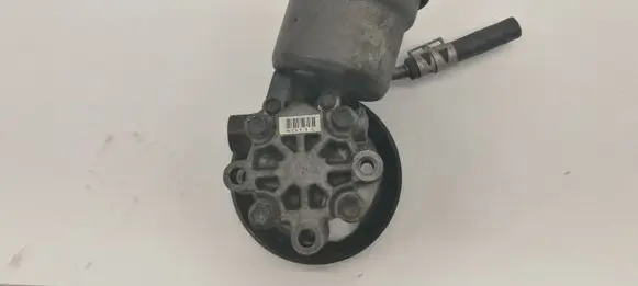 Toyota Yaris Power steering pump