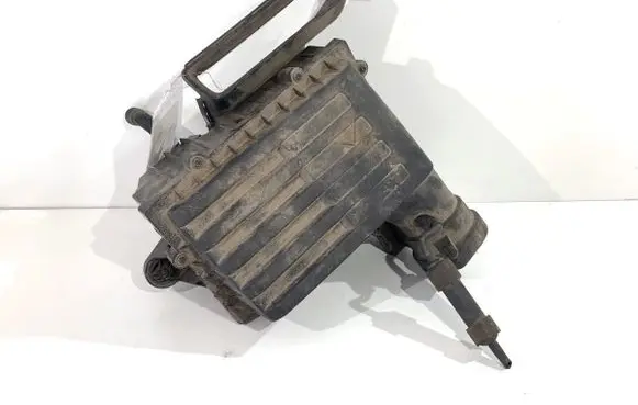 Volkswagen PASSAT B8 Air filter box 5Q0129607AF