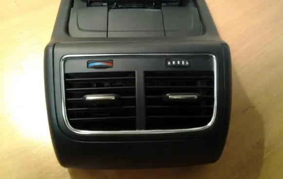 Rear air vent grill