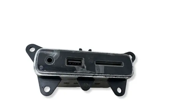 Maserati Levante USB socket connector 670037500 3270 02594