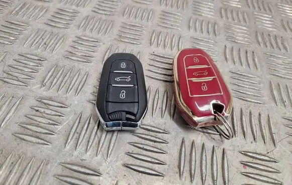 Peugeot 308 Ignition key/card 