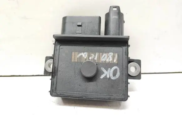 BMW 5 F10 F11 Glow plug pre-heat relay 8591724