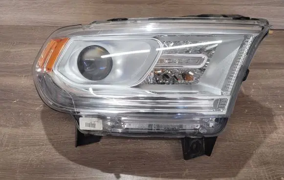 Dodge Durango Headlight/headlamp 68299136AC T31881B