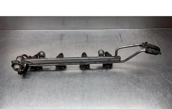 Fuel injector supply line/pipe