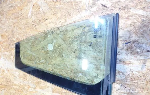 Rear vent window glass