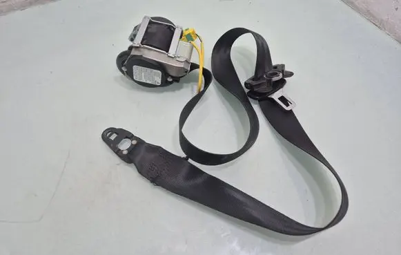 Volkswagen Touareg I Front seatbelt 7L6857706A