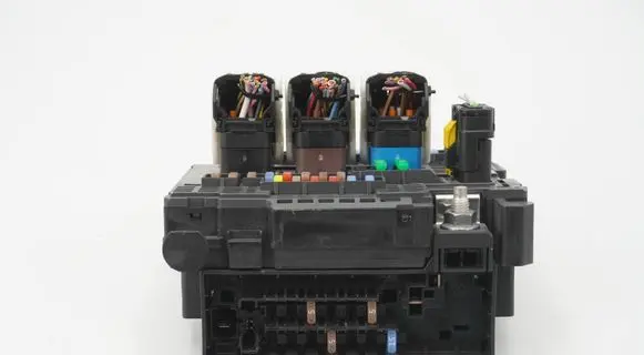 Peugeot 308 Fuse module 9807091980