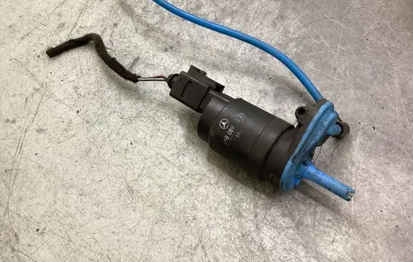 Mercedes-Benz B W245 Windscreen/windshield washer pump 0165454626 210869021