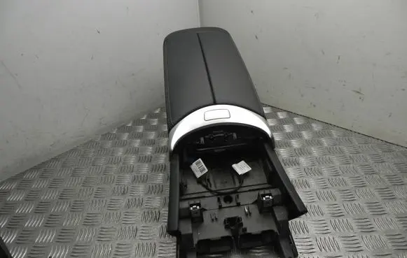 Mercedes-Benz C AMG W205 Center console A2056802305