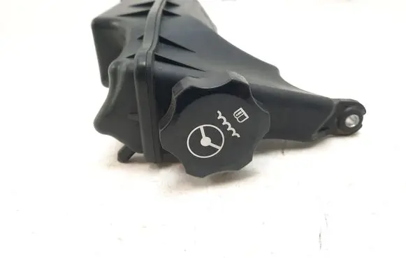 Chevrolet Orlando Power steering fluid tank/reservoir 13331244