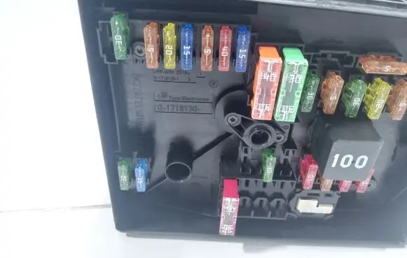 Audi A3 S3 A3 Sportback 8P Fuse module 017033908 1K0937629A