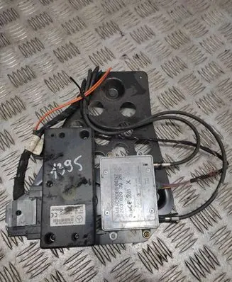 Mercedes-Benz CLK A208 C208 Aerial antenna amplifier 2038203926
