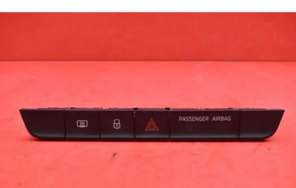 Skoda Fabia Mk3 (NJ) Hazard light switch 6V0927132A