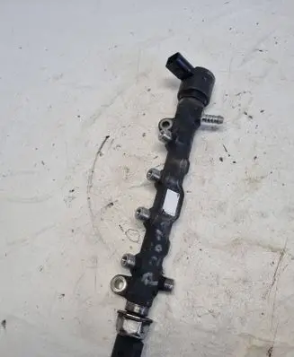 Volkswagen Golf VII Fuel main line pipe R04L125