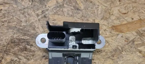 Volkswagen PASSAT B7 Tailgate lock latch 1K6827505E