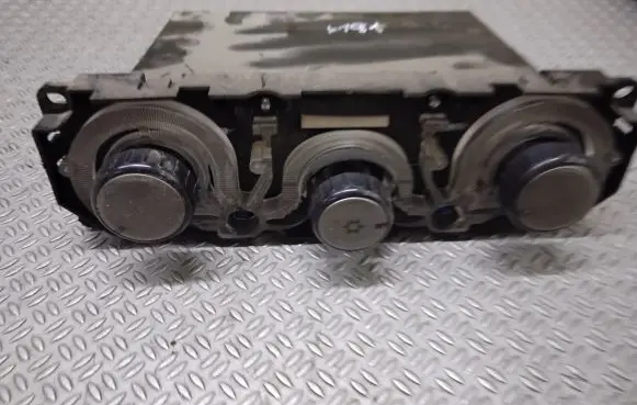 Mitsubishi Grandis Climate control unit 7820A071
