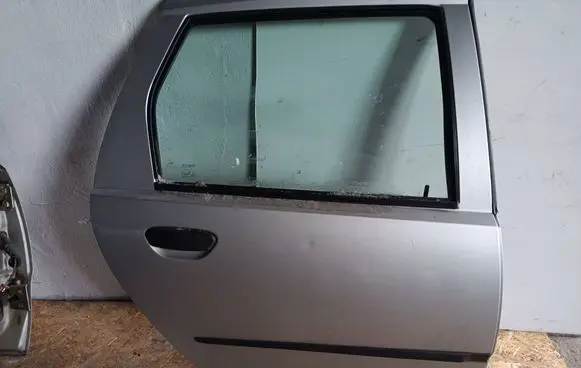 Fiat Punto (188) Rear door 