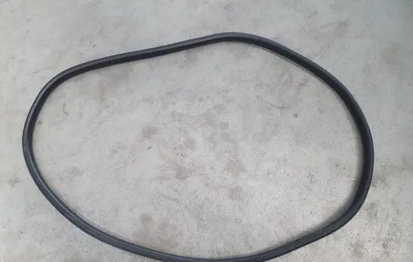 Jeep Avenger Front door rubber seal 