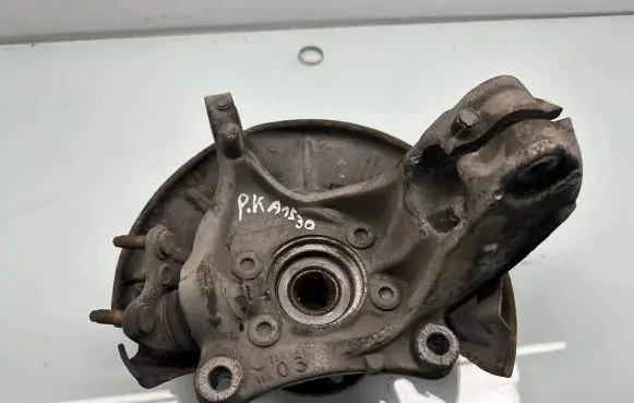 Volkswagen PASSAT B7 Front wheel hub FKK153G