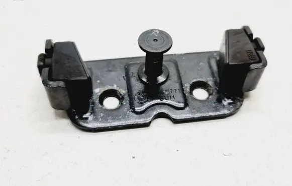 BMW 5 E60 E61 Loading door lock loop/hook striker 8203771