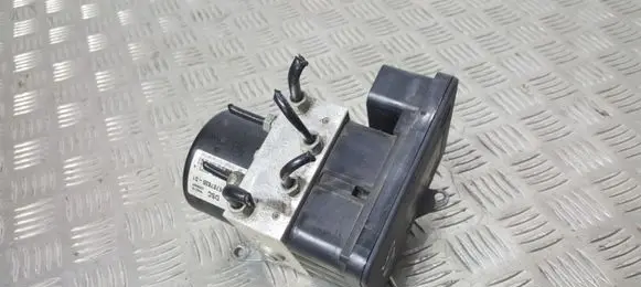 BMW 1 E82 E88 ABS Pump 6787837 6787836