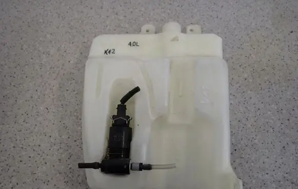 Nissan Micra Windshield washer fluid reservoir/tank 