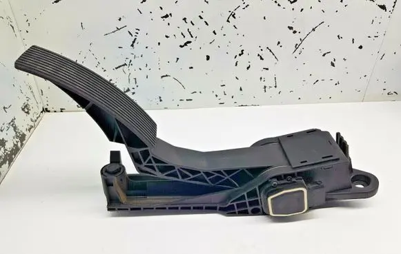 Mercedes-Benz ML W164 Accelerator throttle pedal A1643000104 nr3043