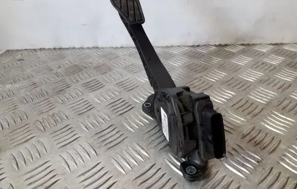 Suzuki Grand Vitara II Accelerator throttle pedal 1590065J01