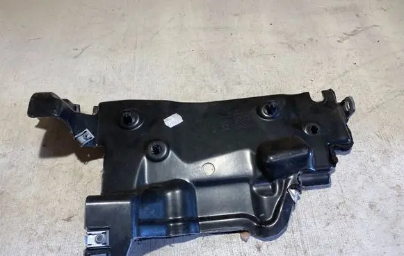 Land Rover Range Rover Sport L494 Other engine bay part CPLA6D057A