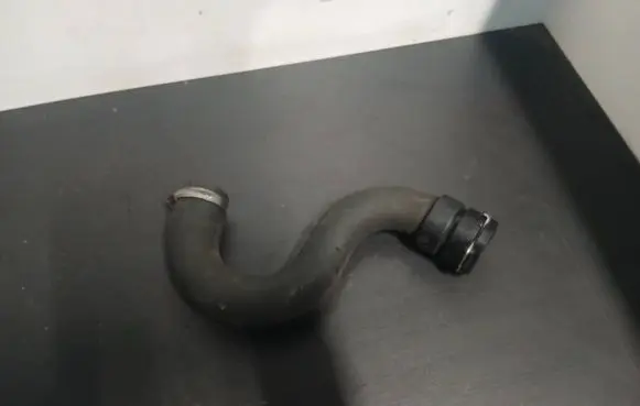 Engine coolant pipe/hose