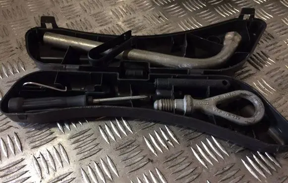 Audi A4 S4 B7 8E 8H Tool set 8E0012111A 4D0012219A 8E0805616